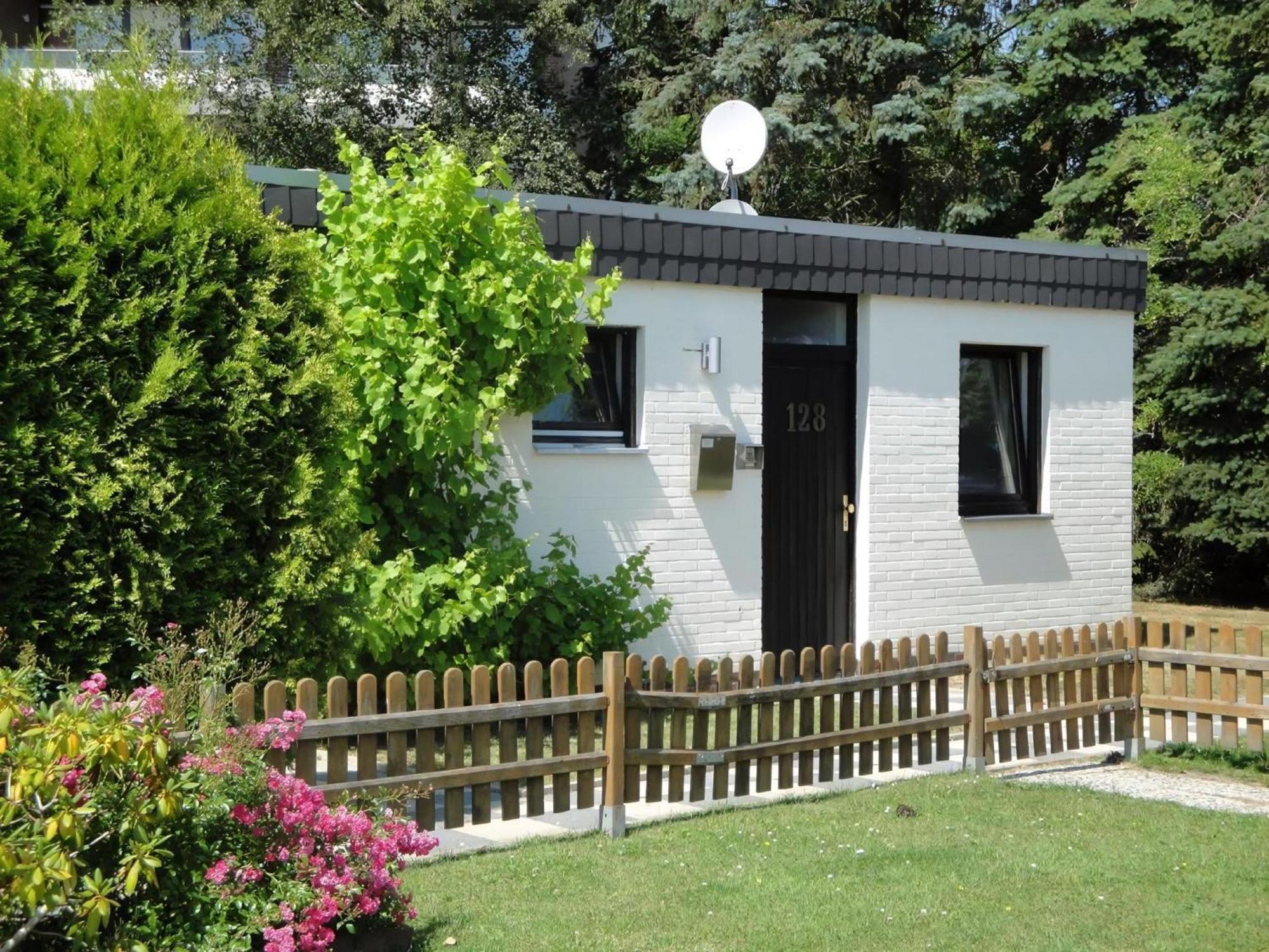 Schoenes Ferienhaus In Tossens Mit Schoenem Garten Butjadingen Bagian luar foto