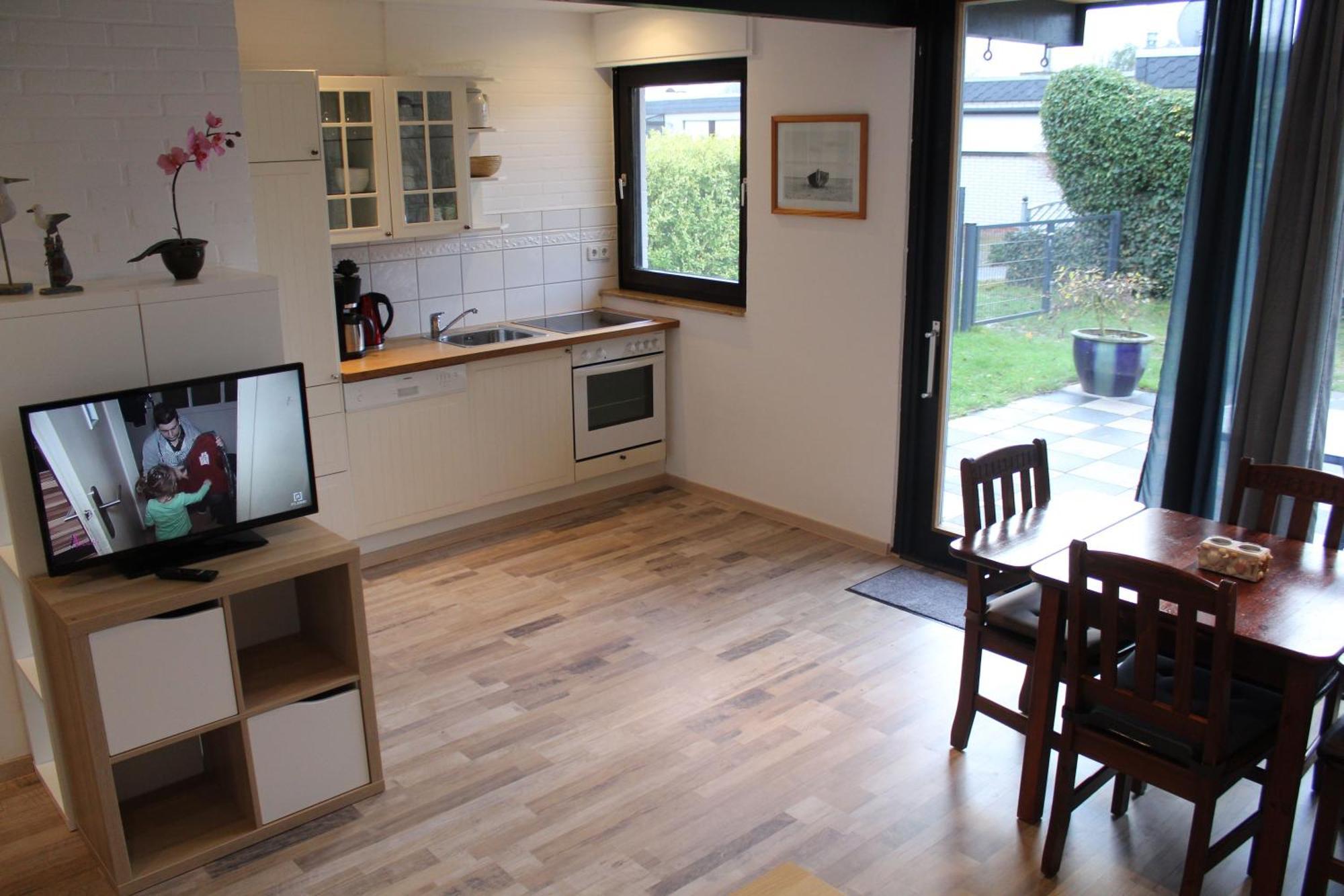 Schoenes Ferienhaus In Tossens Mit Schoenem Garten Butjadingen Bagian luar foto